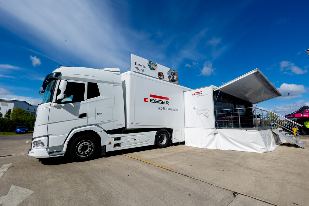 Discovery exhibition trailer for demonstrations, presentations, and immersive brand experiences