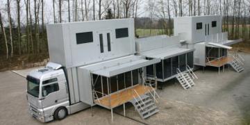 unbranded standout exhibition trailer on roadshow truck location 