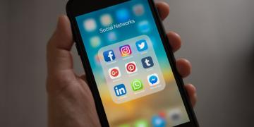 Pop-up event promotion on social media marketing tools Twitter and Instagram