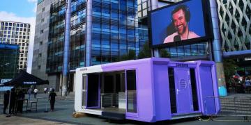 samsung mobile showroom expandable vista roadshow truck tour uk europe